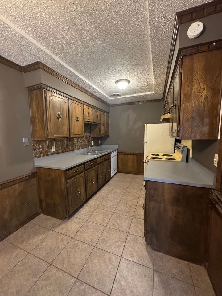 1910 Howard Dr - Photo 3 of 11