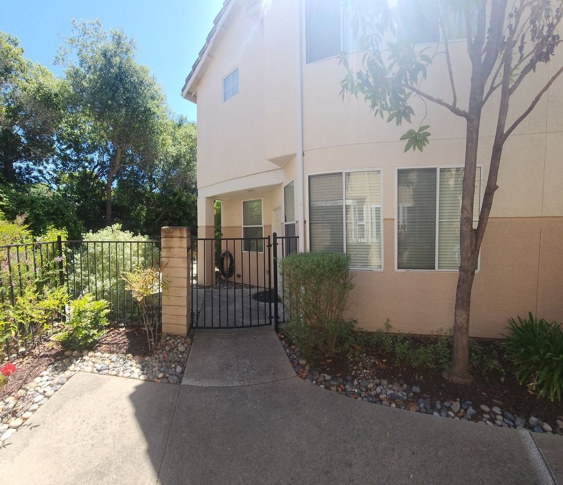 1205 Manzanita Way - Photo 5 of 44