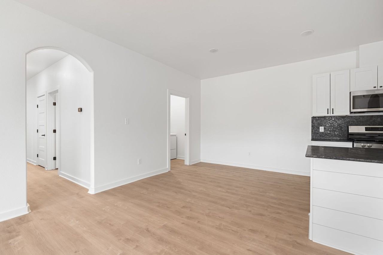 8915 Cambria Cir - Photo 6 of 24