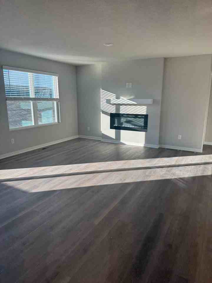 12660 S 204th Ave - Photo 3 of 17