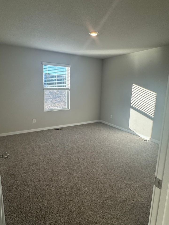 12660 S 204th Ave - Photo 6 of 17