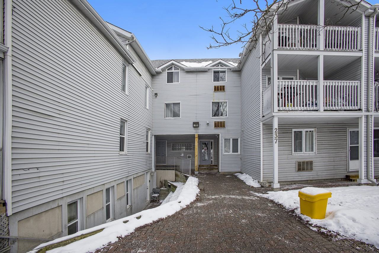 237 Loretta Avenue South #6