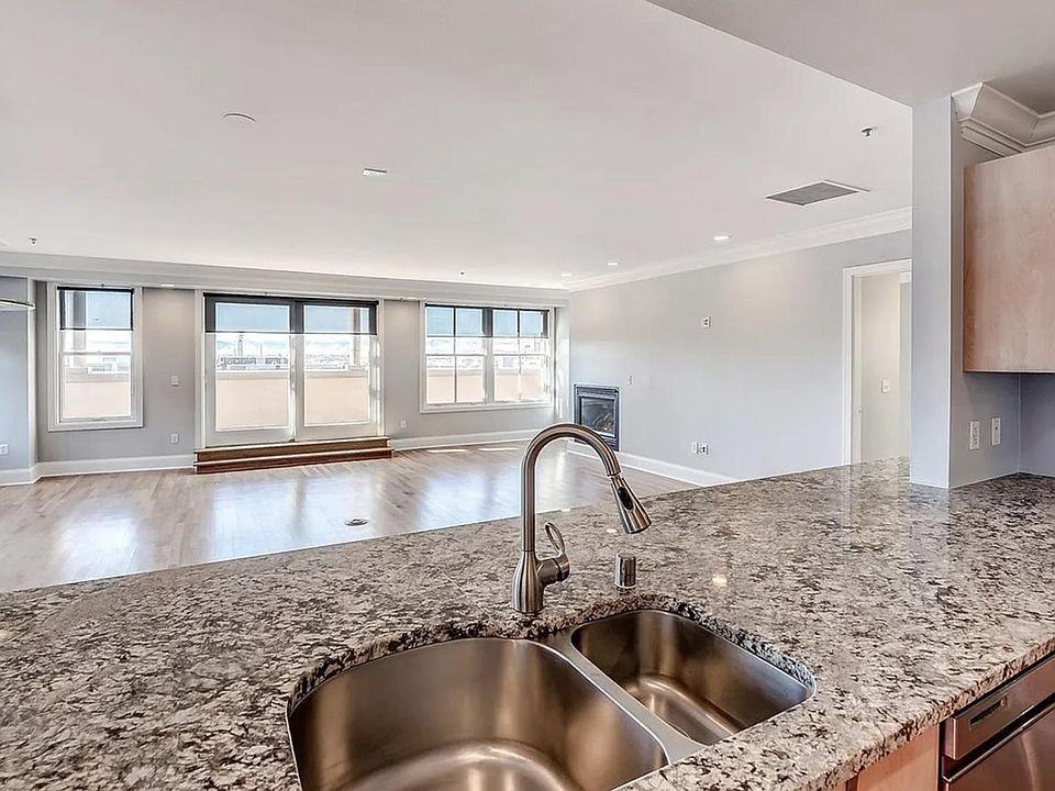 1560 Blake Street - Photo 3 of 15