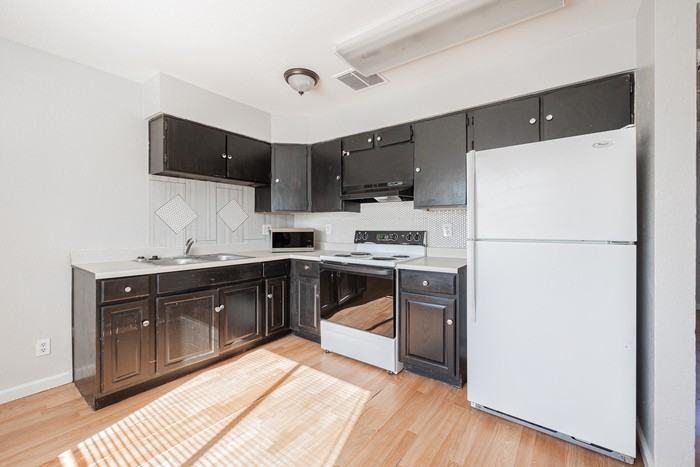 6 S 31st Ave #4 - Photo 3 of 11