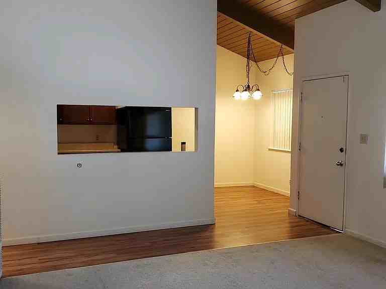 1147 Ohio St #D - Photo 3 of 6