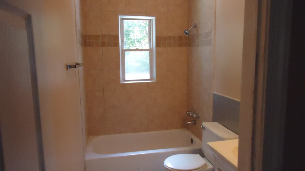 1708 Oaklawn Ave #4 - Photo 3 of 6