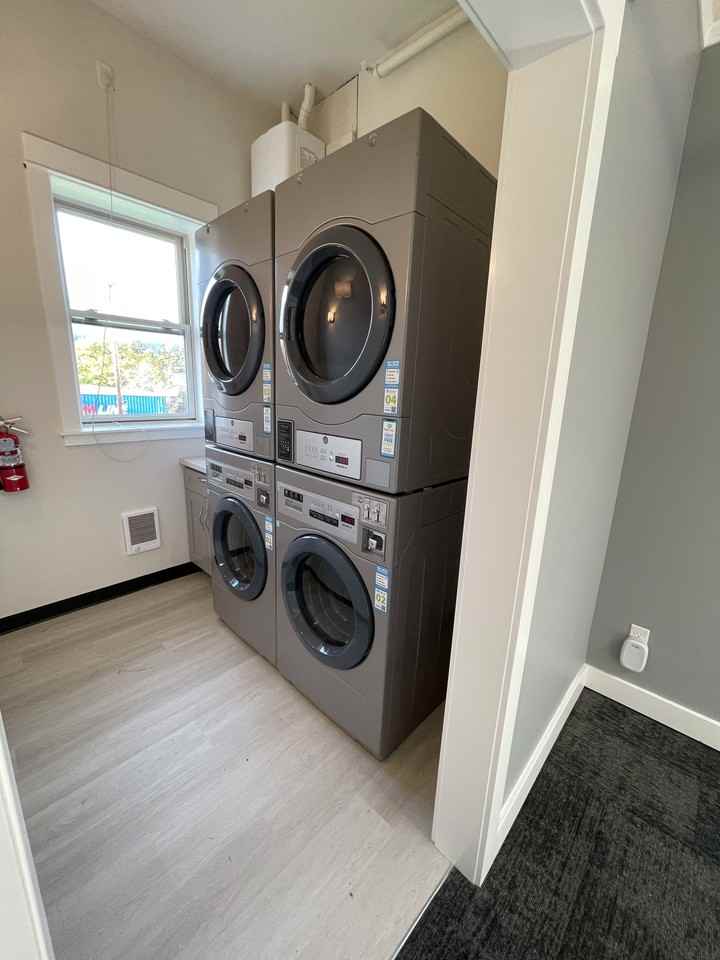 8928 N LOMBARD - Photo 3 of 5