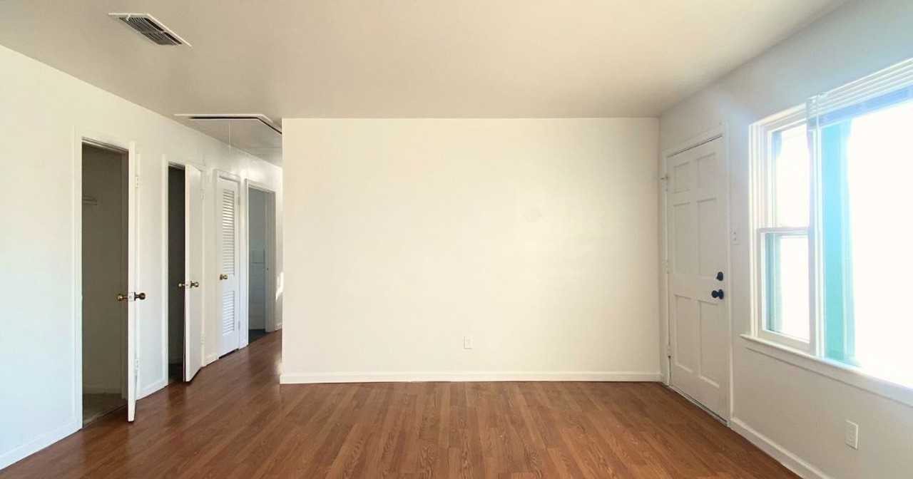 1318 61st St - Photo 3 of 15