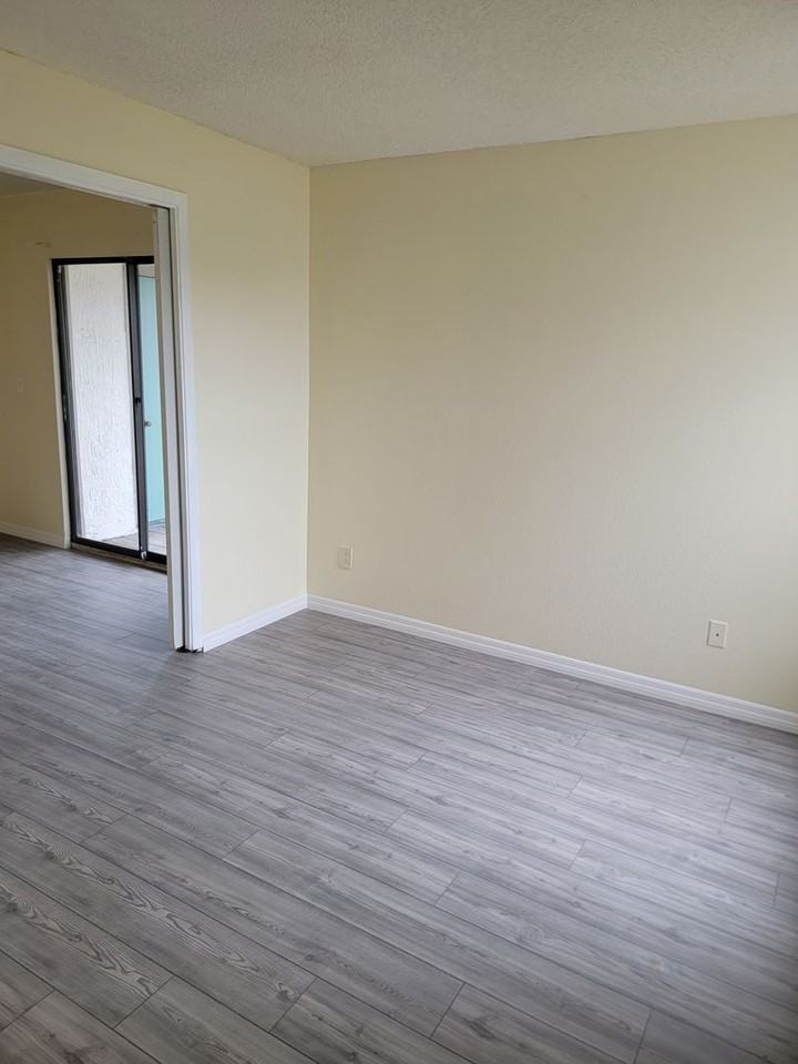 2031 Cascades Blvd - Photo 4 of 15