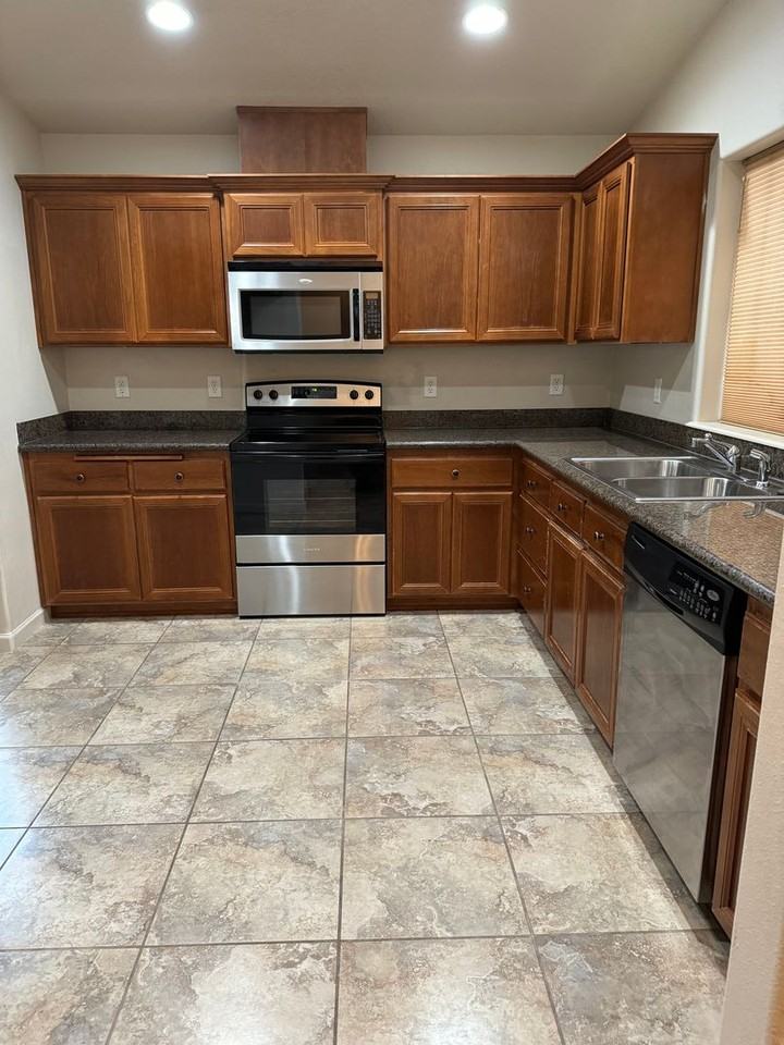 2406 Granite Ct - Photo 3 of 15