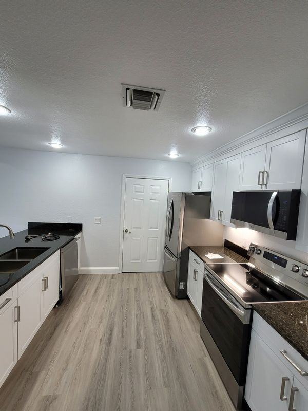 1758 N Dovetail Dr - Photo 2 of 16