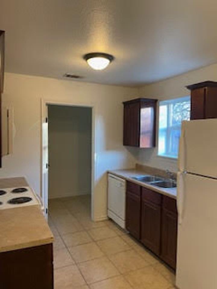 1030 Kight - Photo 4 of 8