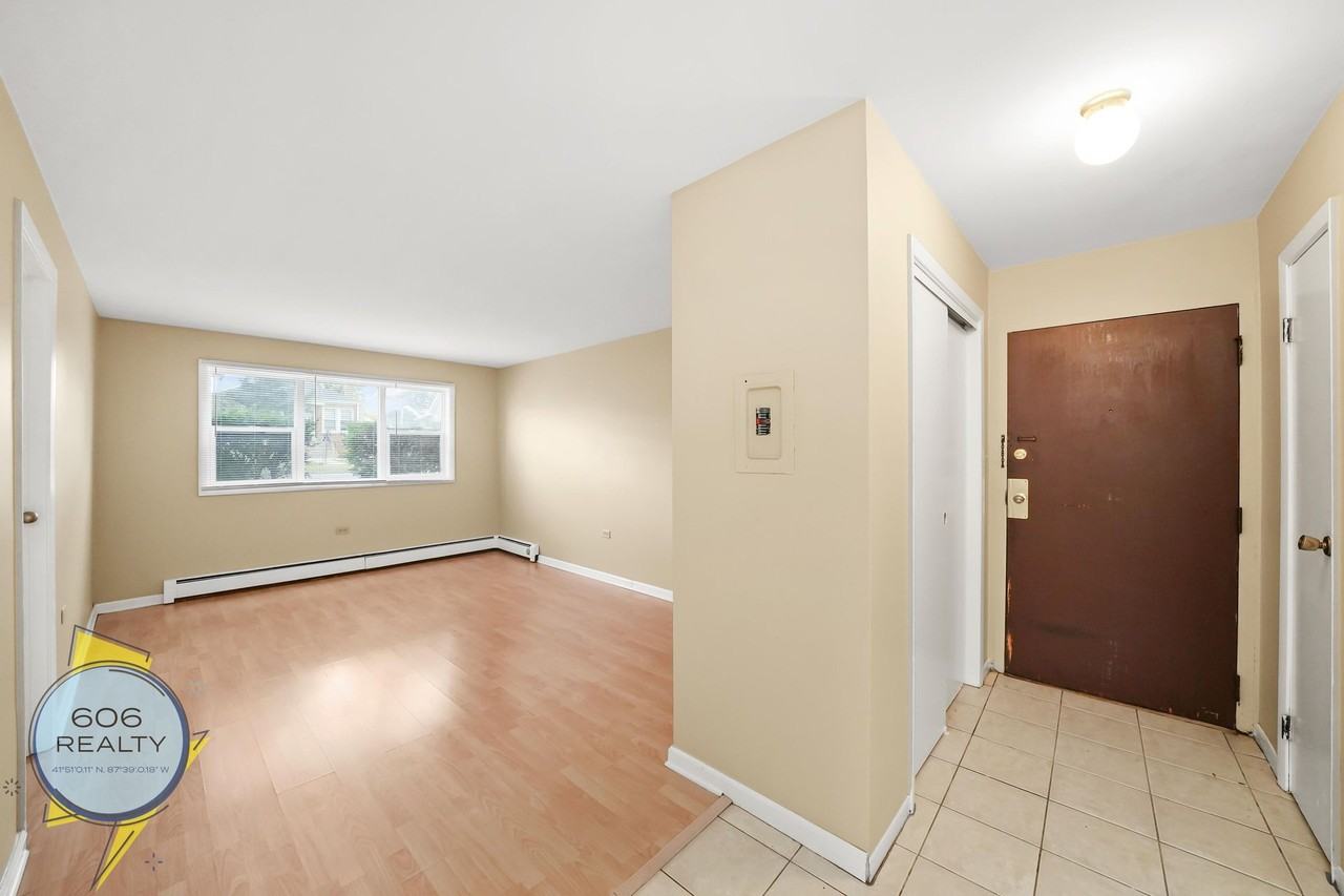 Melrose Park Apts Heat & Parking Included! Quiet Building! - Photo 4 of 12