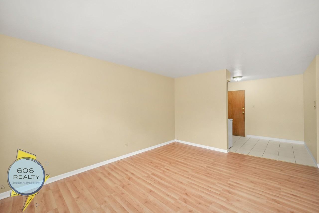 Melrose Park Apts Heat & Parking Included! Quiet Building! - Photo 5 of 12