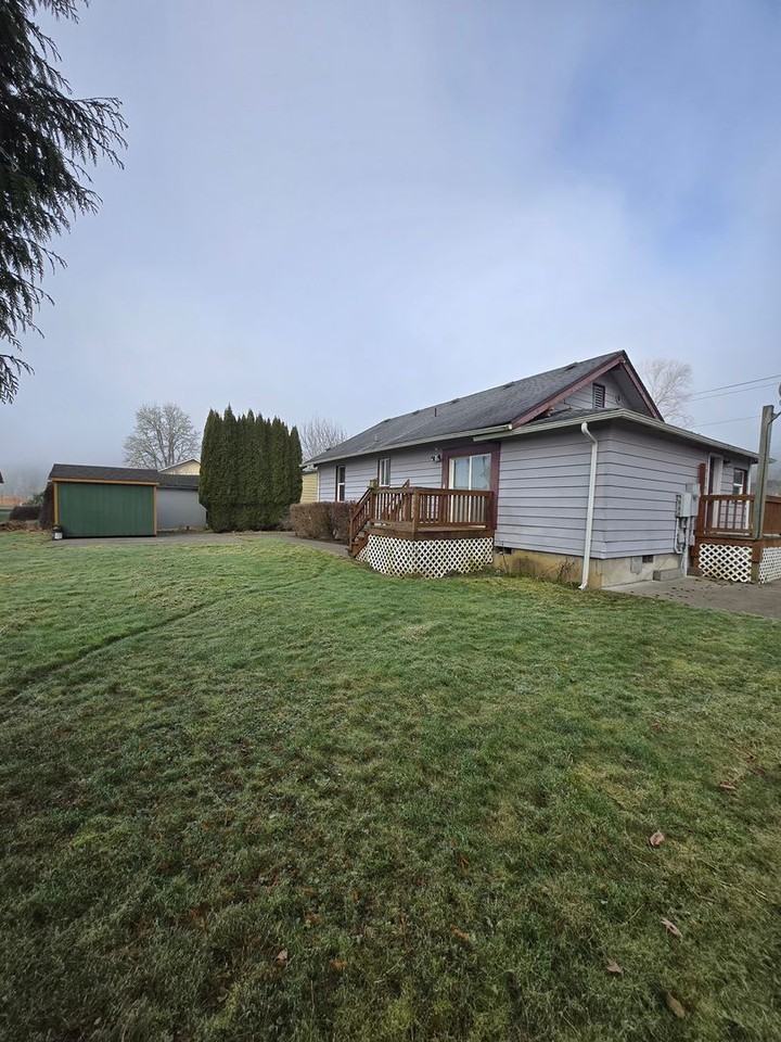 551 Augustus St - Photo 2 of 18