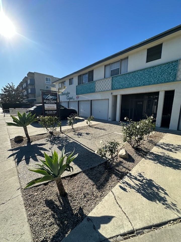 3747 CLARINGTON AVE - Photo 3 of 26