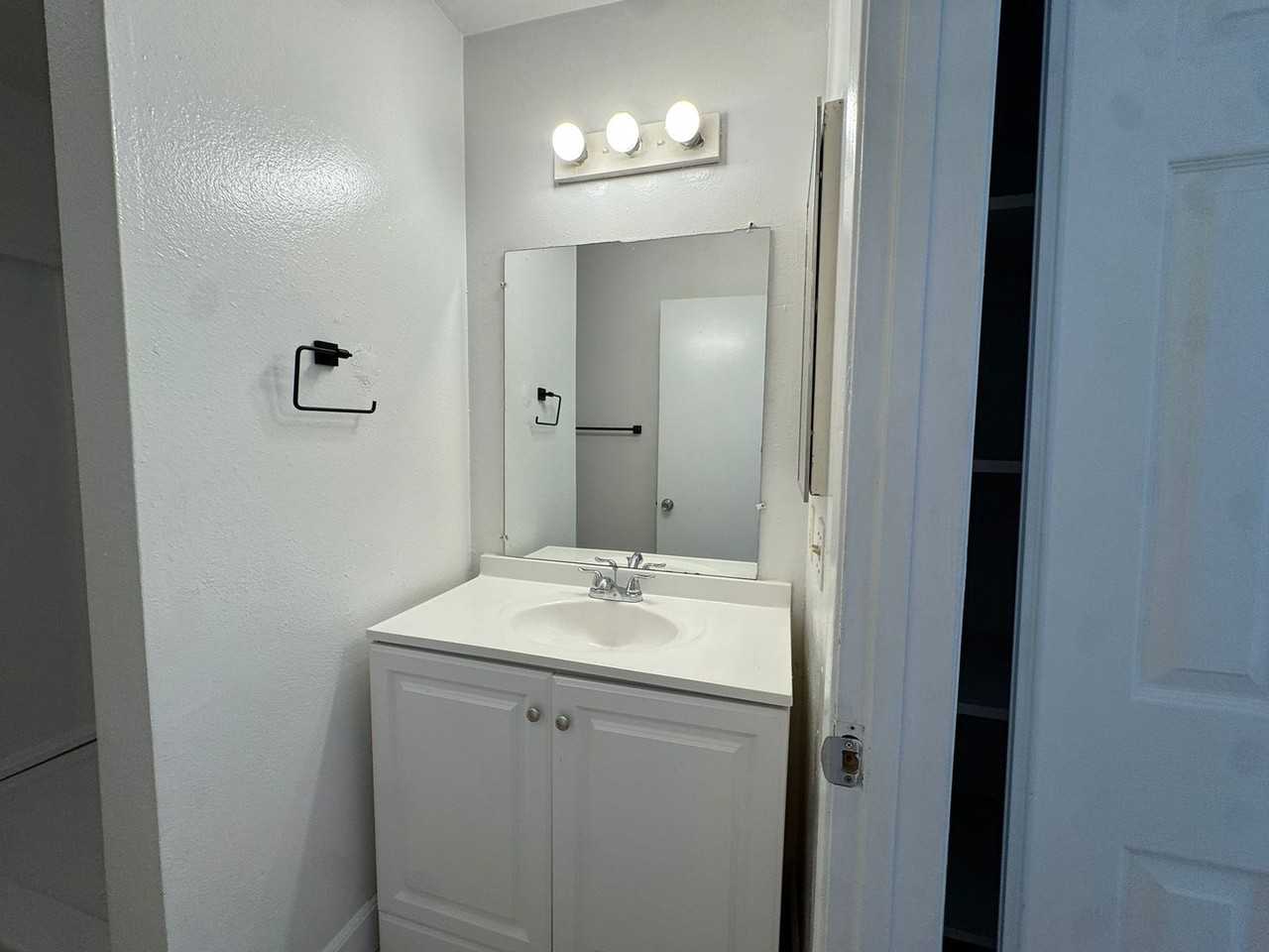 285 Moss St #80 - Photo 6 of 17