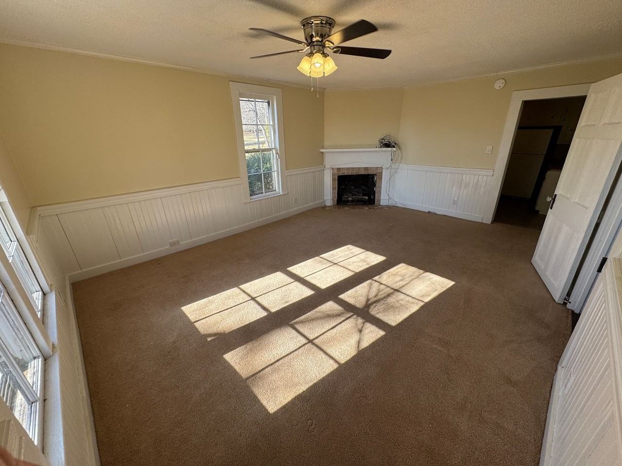 648 Island Ford Rd - Photo 4 of 17