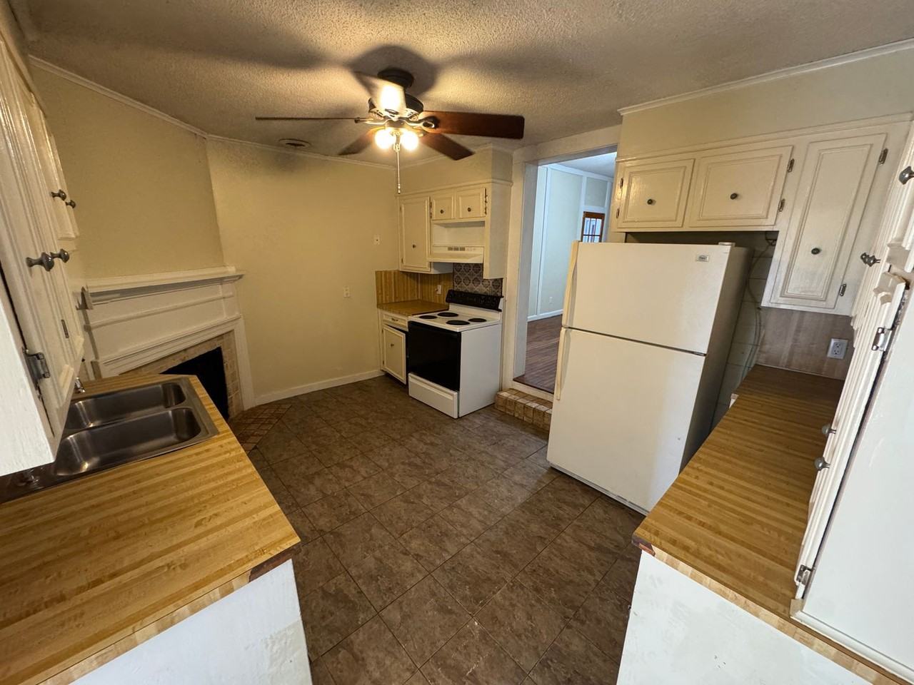 648 Island Ford Rd - Photo 5 of 17