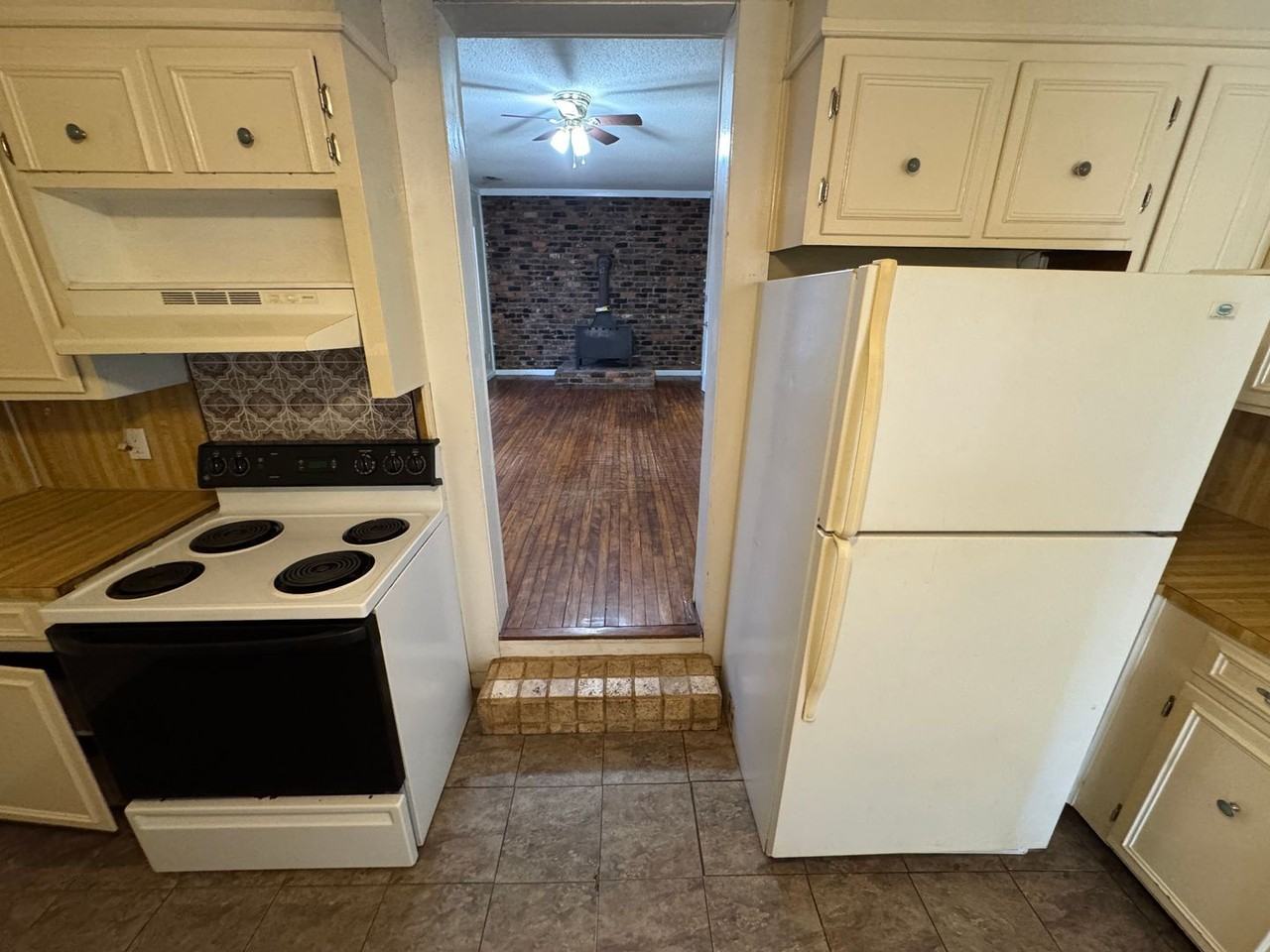 648 Island Ford Rd - Photo 6 of 17