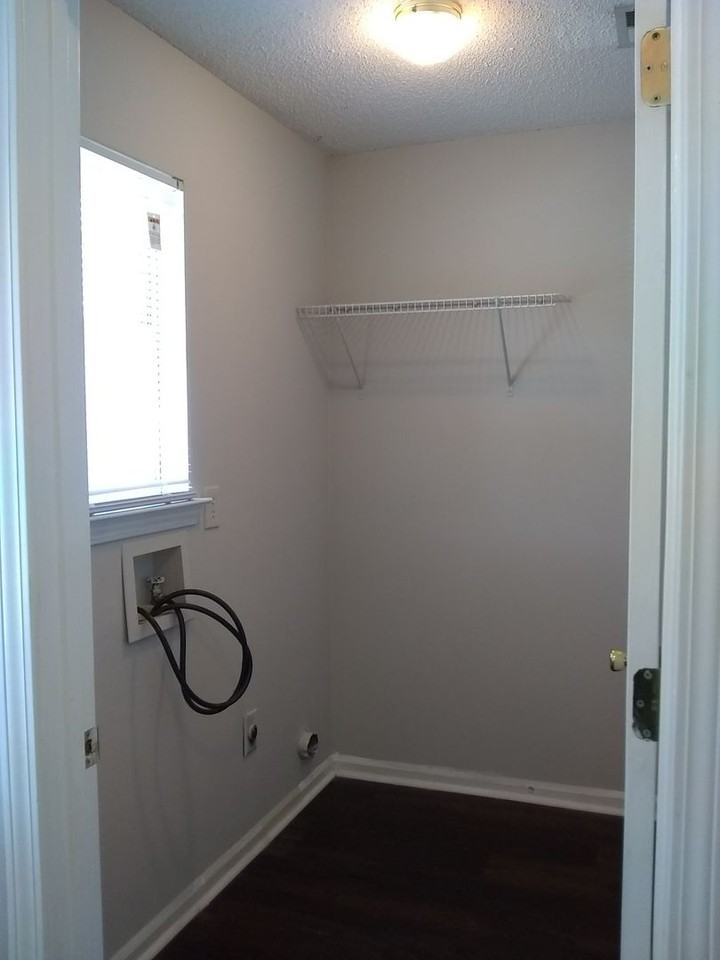 Autumn Brook Terrace Apartments - Photo 6 of 6