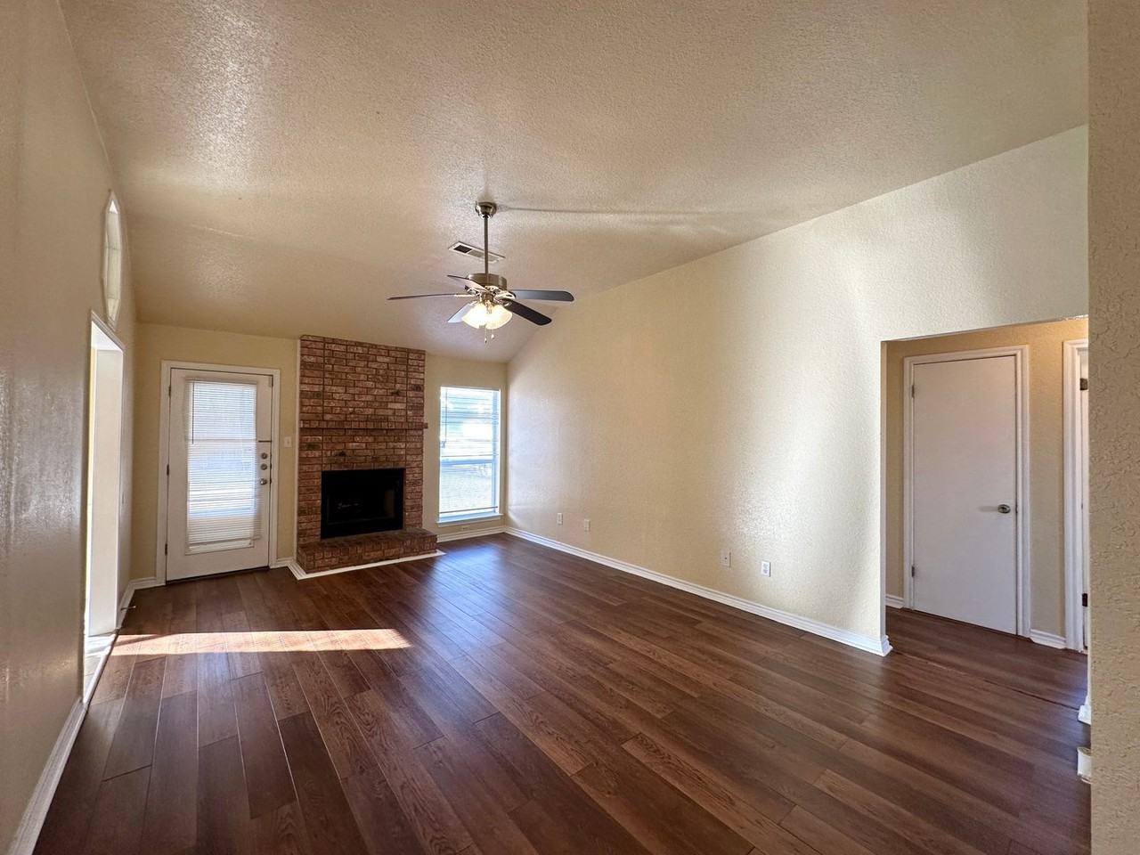 3011 O W Curry Dr - Photo 3 of 34