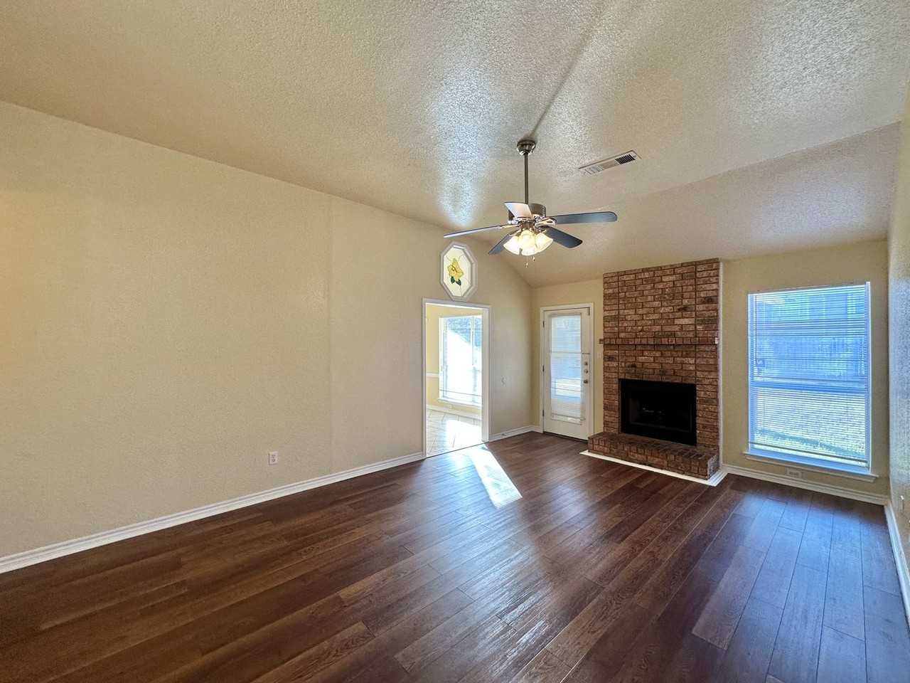 3011 O W Curry Dr - Photo 5 of 34