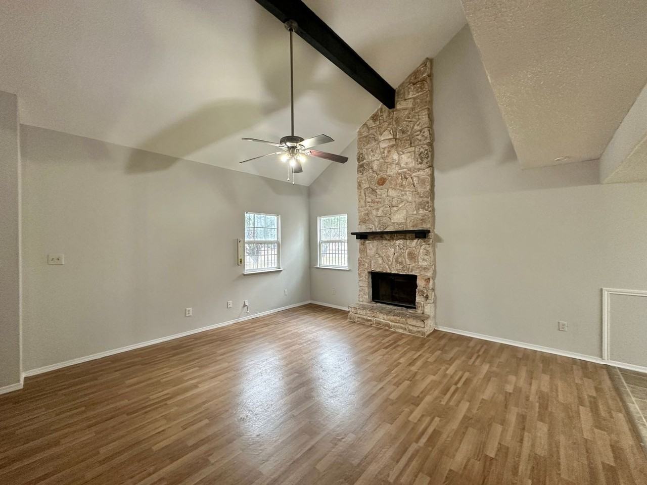 1219 Royal Crest Dr - Photo 4 of 24