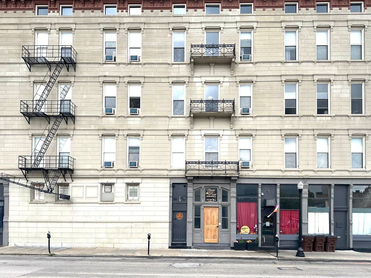 103 W Court Street - Photo 2 of 4