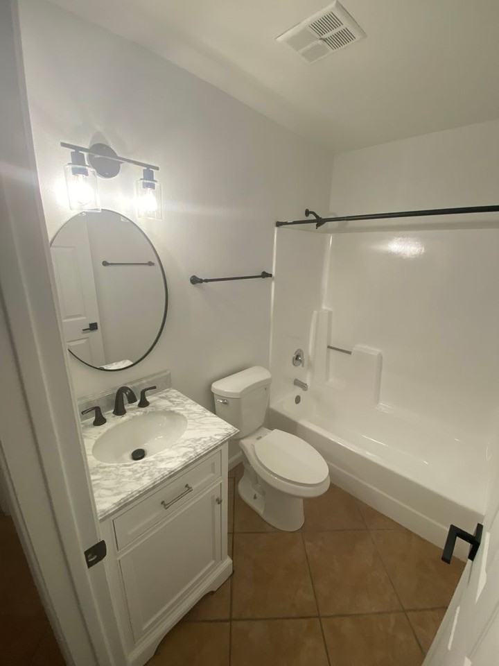 9th Ave Apartments - Photo 7 of 19