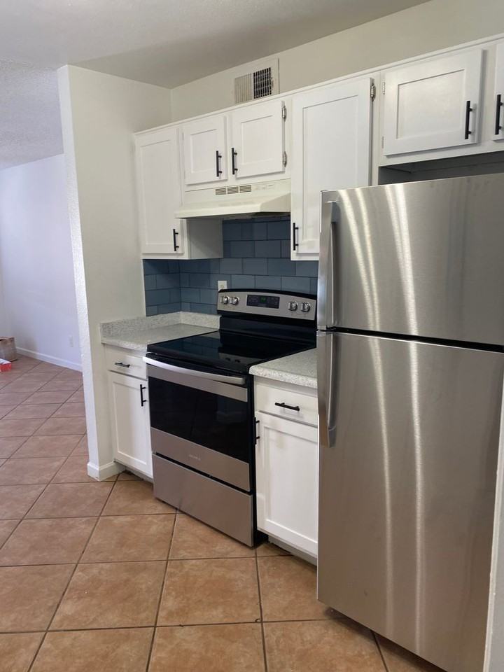 9th Ave Apartments - Photo 3 of 19