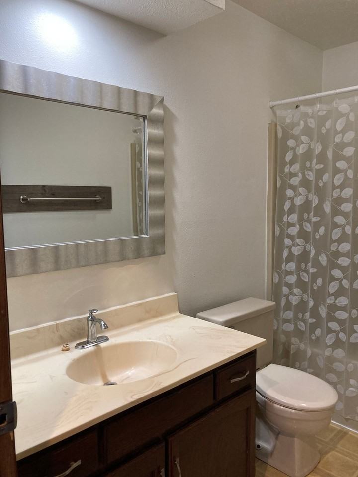 Immaculate Updated 2 Bedroom - Photo 2 of 17