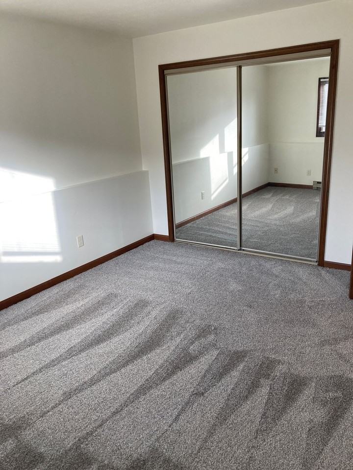 Immaculate Updated 2 Bedroom - Photo 3 of 17
