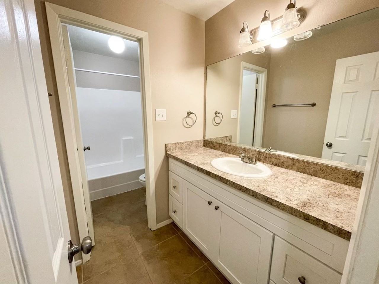 2605A Pecan Knoll St - Photo 6 of 8