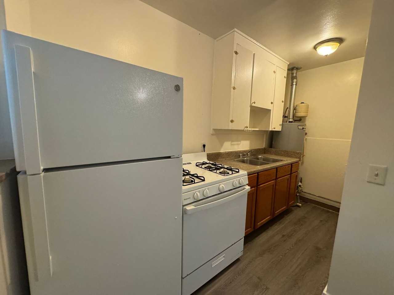 205 Holmes Dr #C - Photo 4 of 8