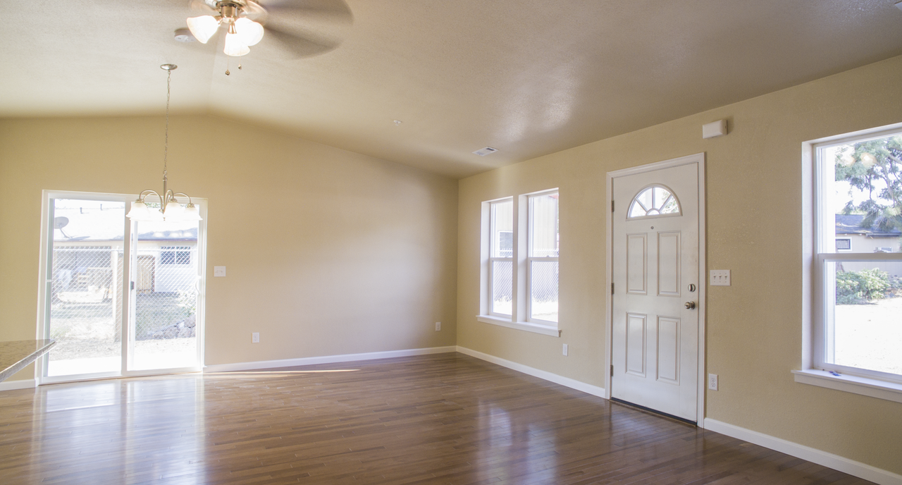 950 N 5th St #B - Photo 3 of 22