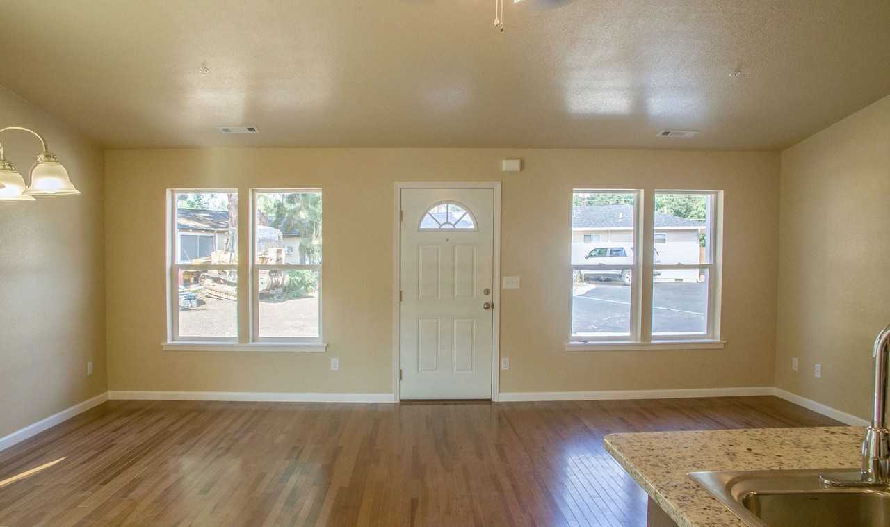 950 N 5th St #B - Photo 4 of 22