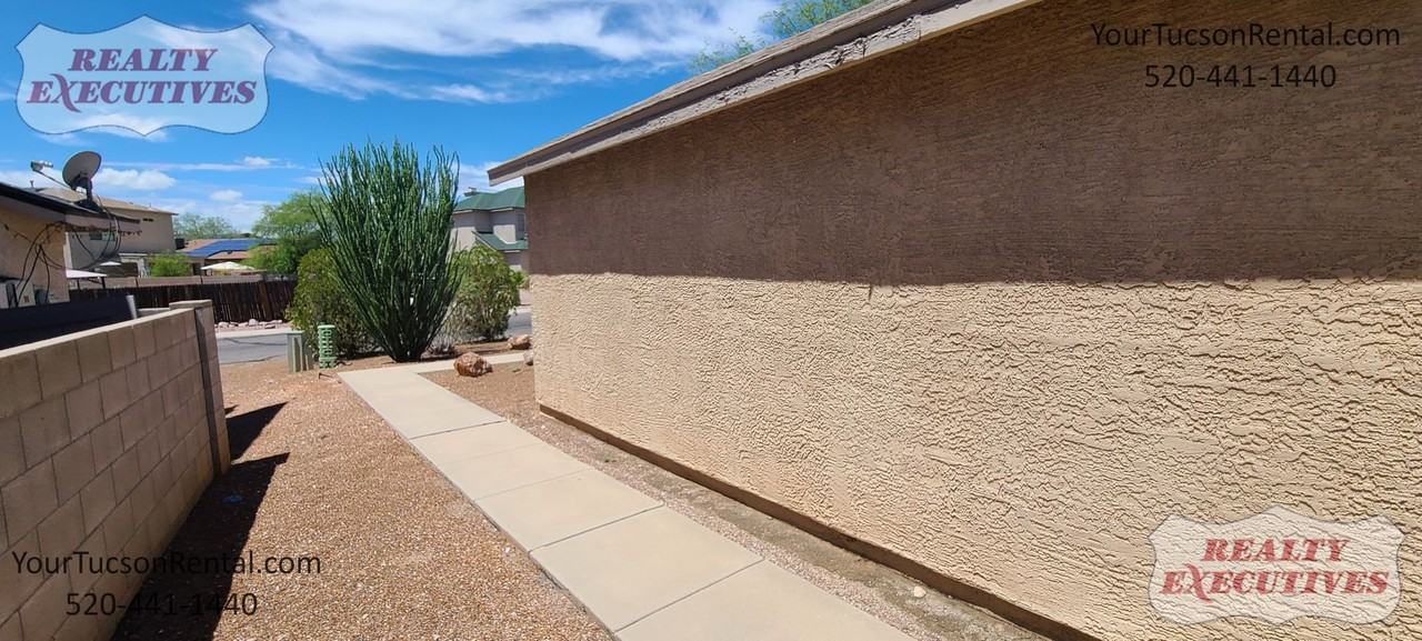 7245 S Avenida Del Nopal - Photo 3 of 38