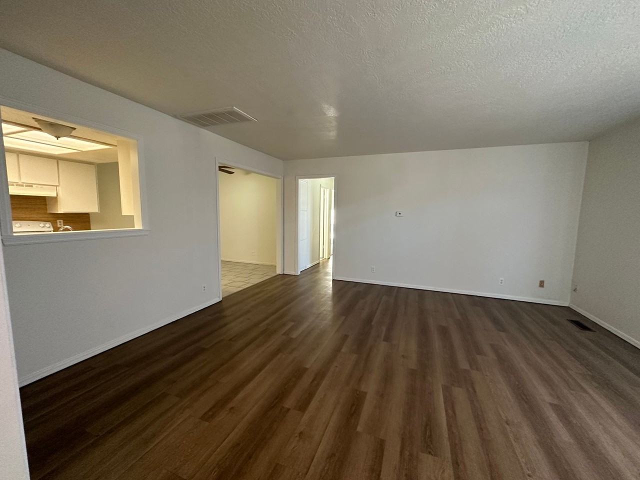 8318 Nw 8th St - Photo 4 of 19