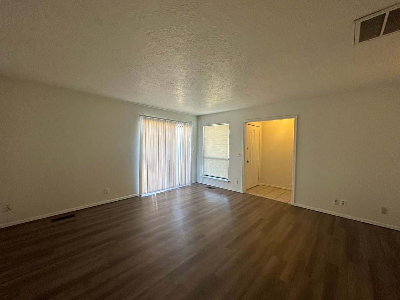 8318 Nw 8th St - Photo 5 of 19