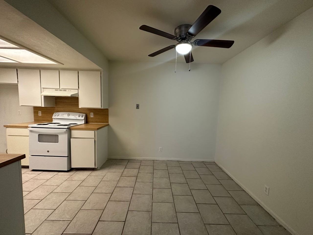 8318 Nw 8th St - Photo 6 of 19