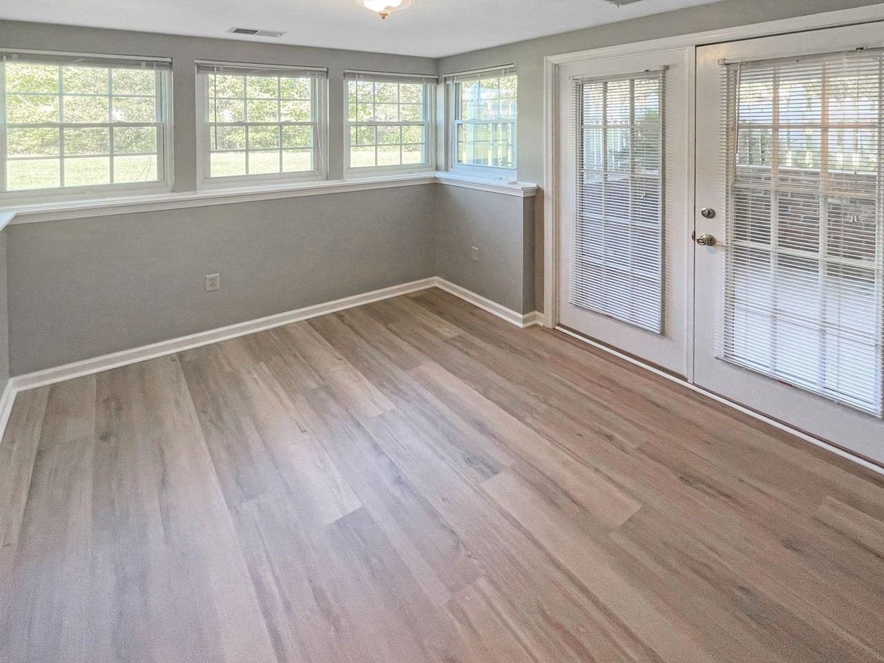 9389 Horse Castle Ct #702 - Photo 4 of 10