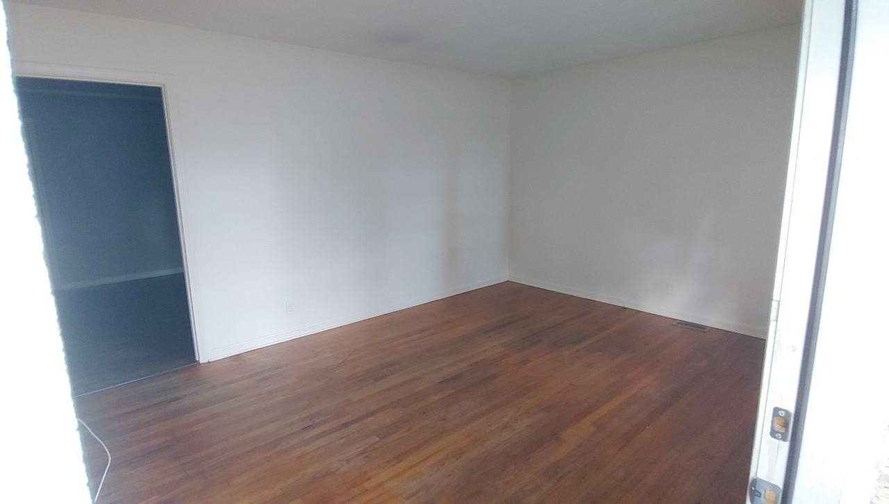 4312 30th Ave E - Photo 2 of 8