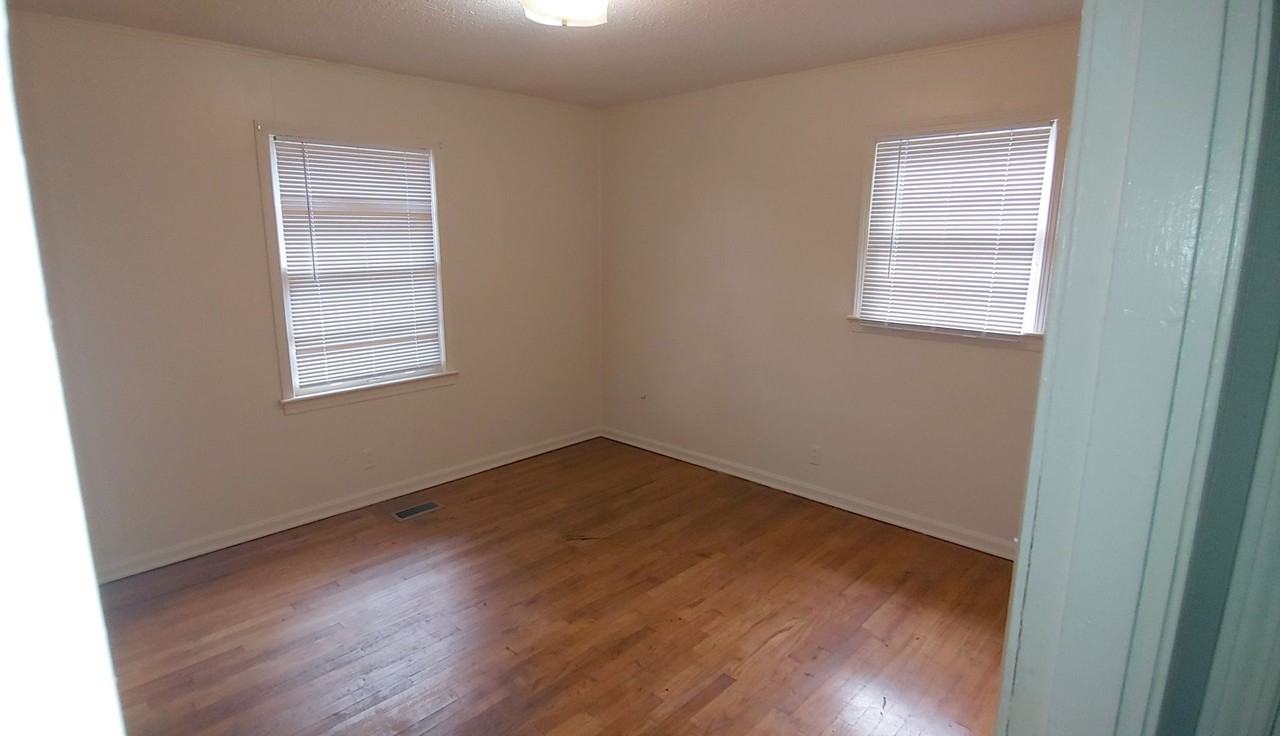 4312 30th Ave E - Photo 3 of 8