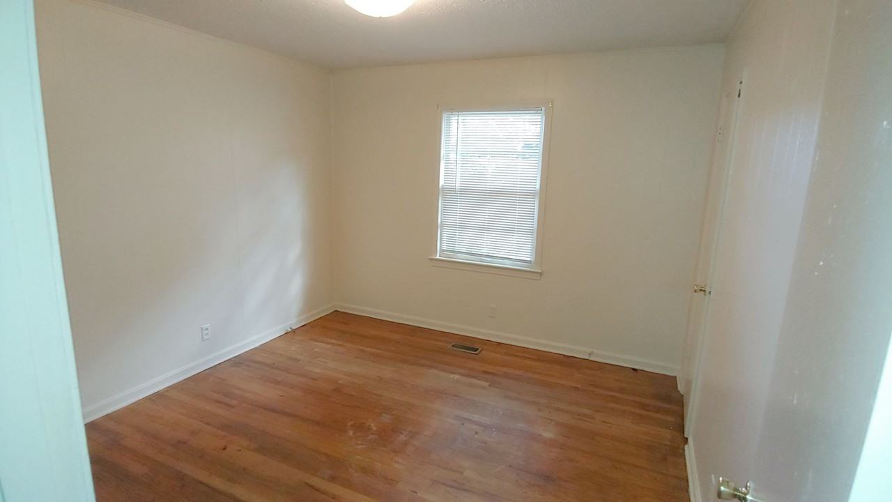 4312 30th Ave E - Photo 4 of 8