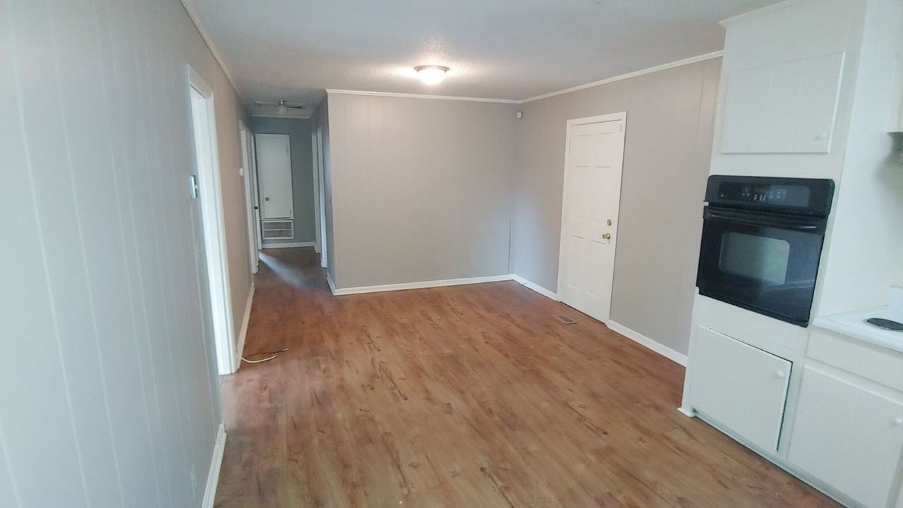 4312 30th Ave E - Photo 6 of 8