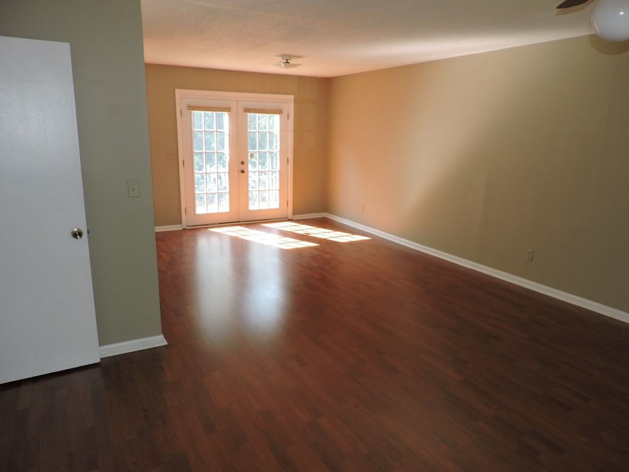 10801 Tiara Dr - Photo 3 of 8