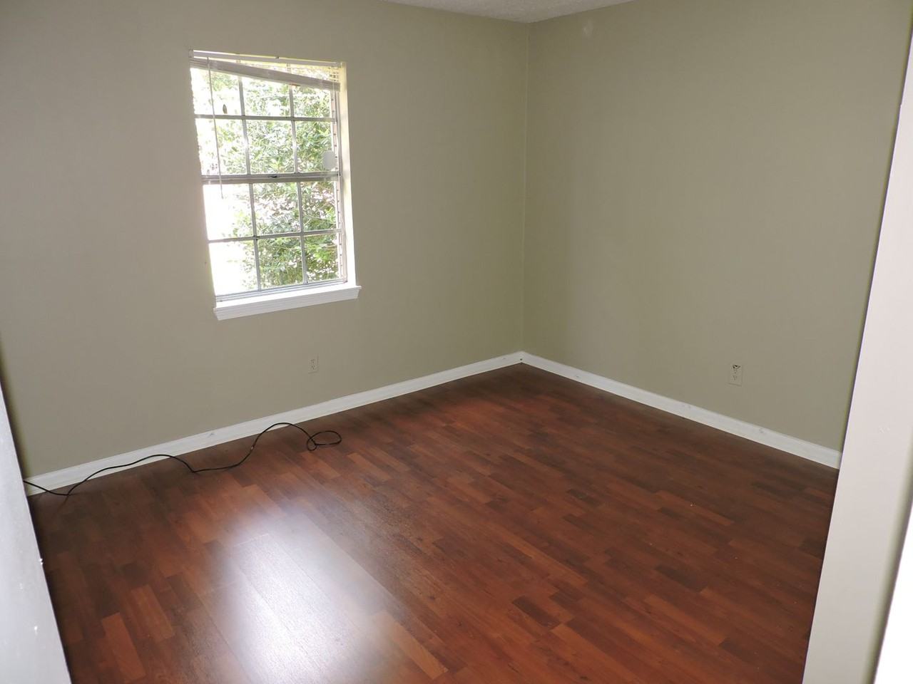 10801 Tiara Dr - Photo 5 of 8