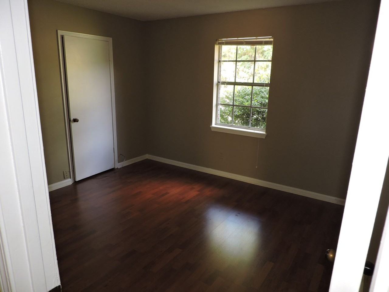 10801 Tiara Dr - Photo 7 of 8