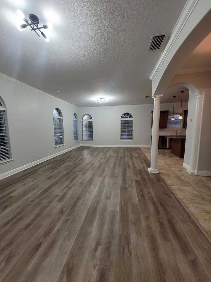 1459 Catherine St - Photo 3 of 32